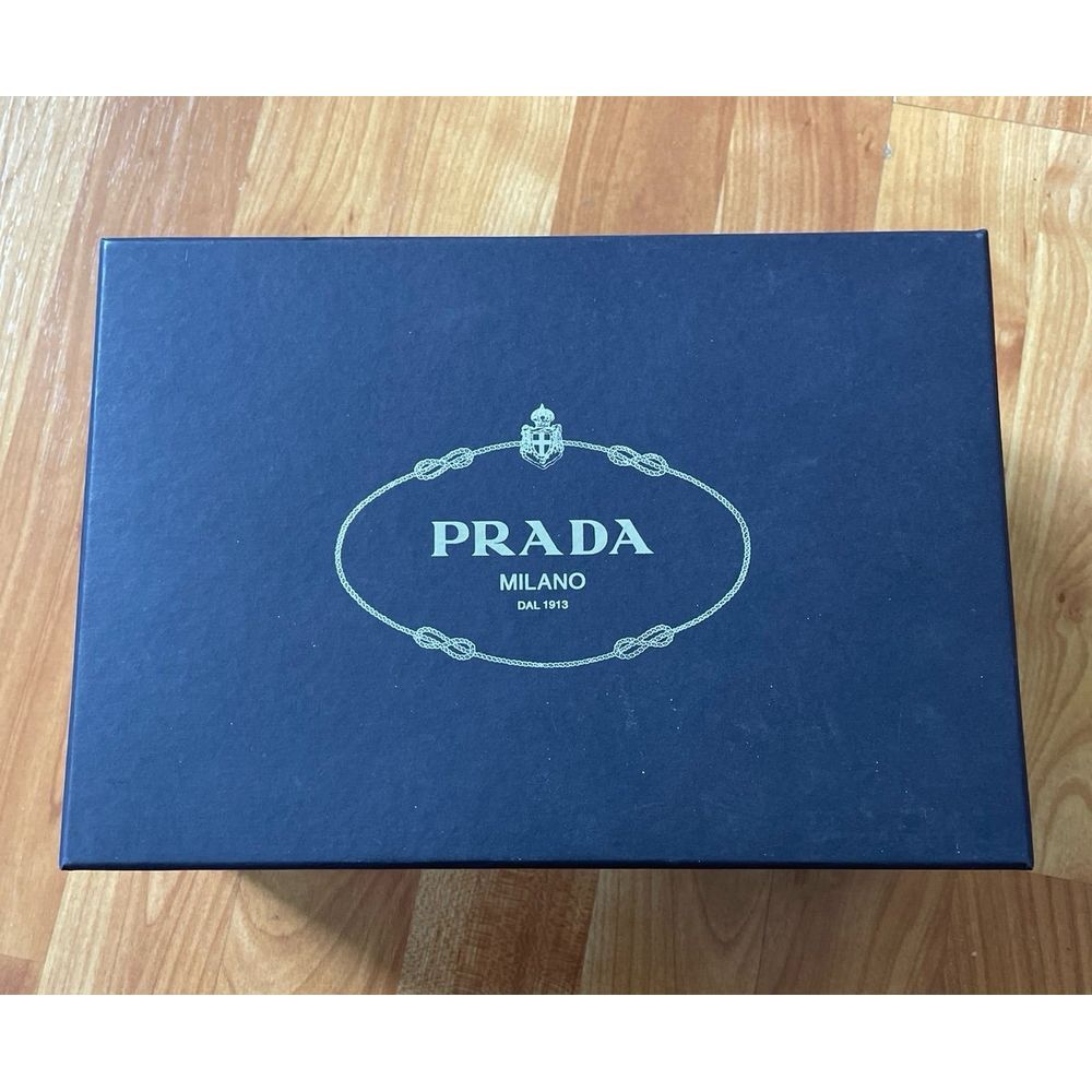 Prada‎ empty  box